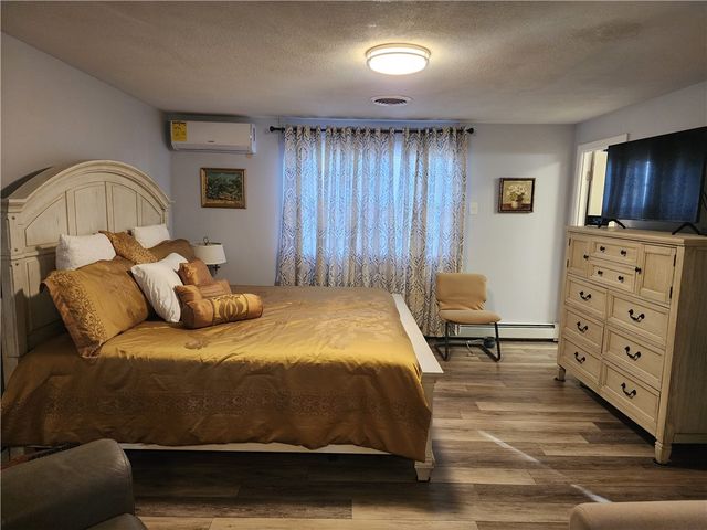 8 Marigold Court, Cranston, RI 02920