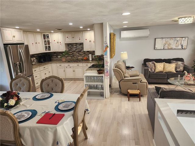 8 Marigold Court, Cranston, RI 02920