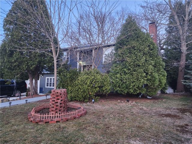 8 Marigold Court, Cranston, RI 02920