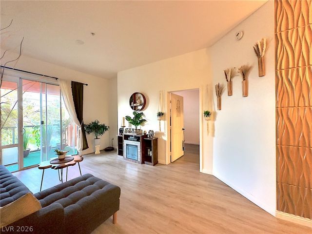 27 East Agate Avenue 305, Las Vegas, NV 89123