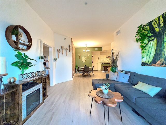 27 East Agate Avenue 305, Las Vegas, NV 89123