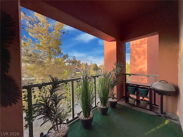 27 East Agate Avenue 305, Las Vegas, NV 89123