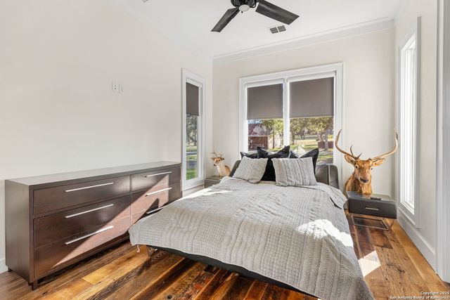 1146 SISTERDALE RD, Boerne, TX 78006
