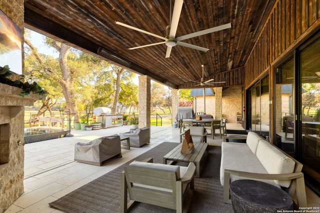 1146 SISTERDALE RD, Boerne, TX 78006