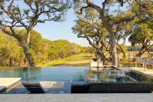 1146 SISTERDALE RD, Boerne, TX 78006