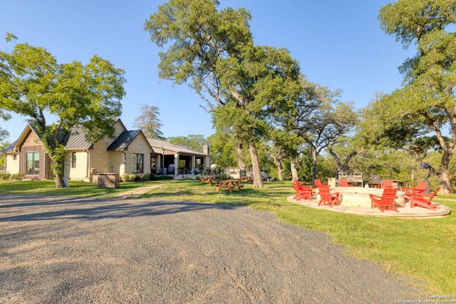 1146 SISTERDALE RD, Boerne, TX 78006