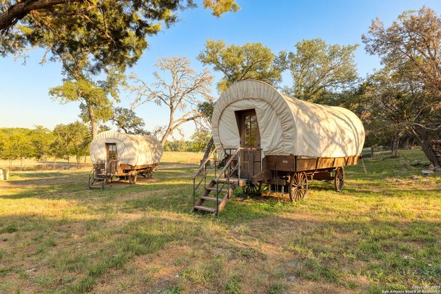1146 SISTERDALE RD, Boerne, TX 78006