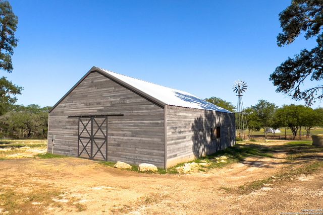 1146 SISTERDALE RD, Boerne, TX 78006