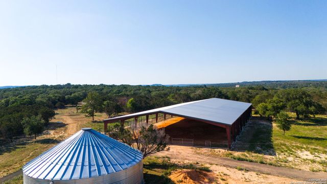 1146 SISTERDALE RD, Boerne, TX 78006