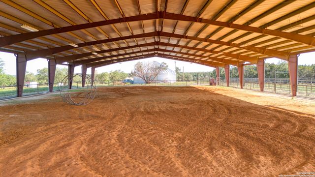 1146 SISTERDALE RD, Boerne, TX 78006