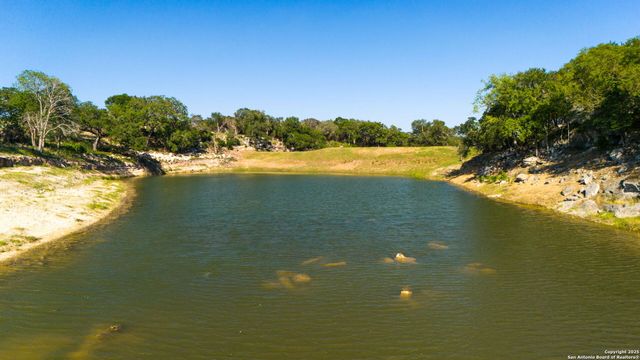 1146 SISTERDALE RD, Boerne, TX 78006