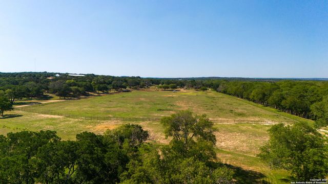 1146 SISTERDALE RD, Boerne, TX 78006