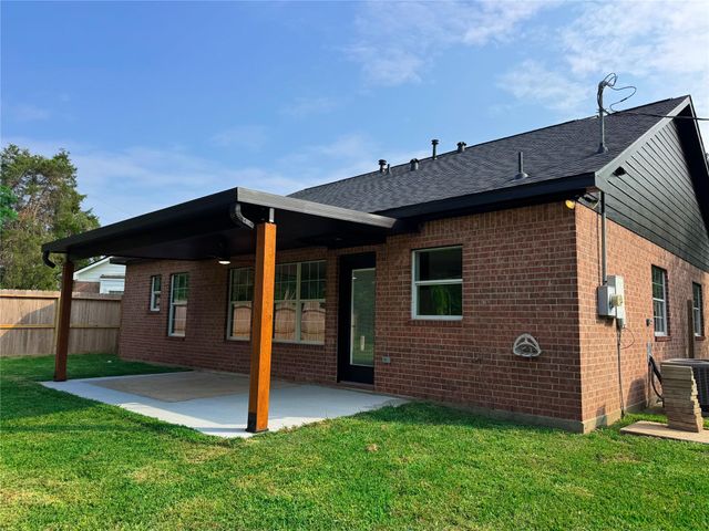 231 Elizabeth Lane, Sealy, TX 77474