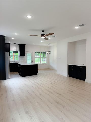 231 Elizabeth Lane, Sealy, TX 77474