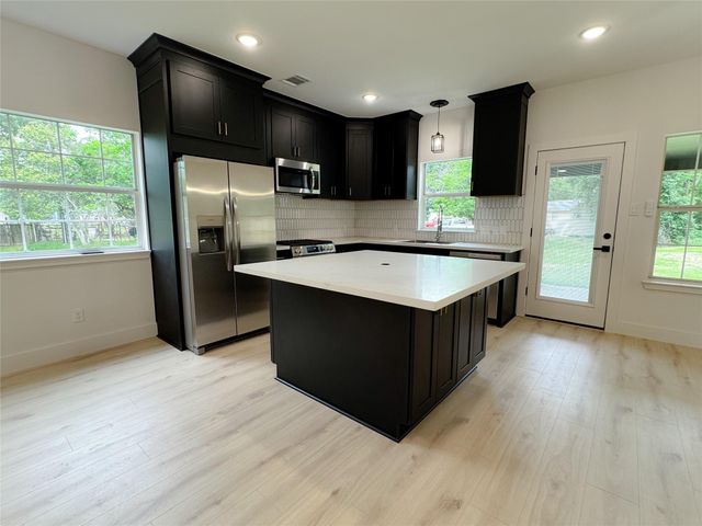 231 Elizabeth Lane, Sealy, TX 77474