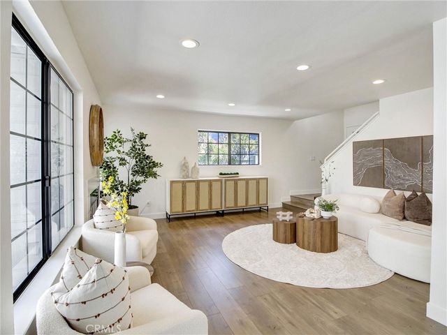 1520 Creekside Court B, Pasadena, CA 91107