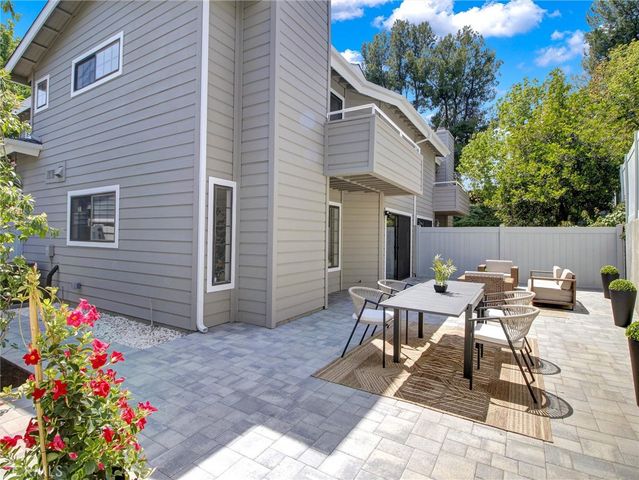 1520 Creekside Court B, Pasadena, CA 91107