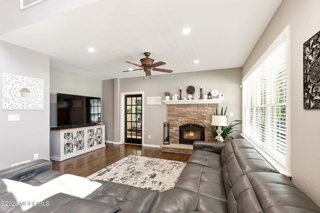 11 Swallow Tail Court, Jackson, NJ 08527