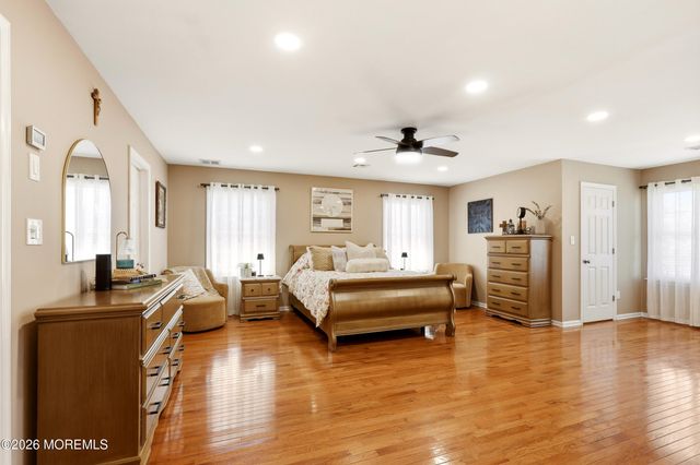 11 Swallow Tail Court, Jackson, NJ 08527
