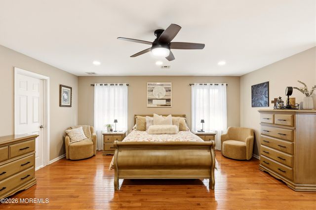 11 Swallow Tail Court, Jackson, NJ 08527