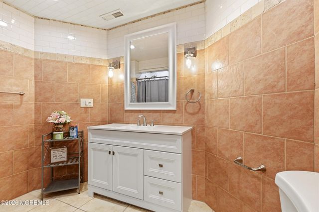 11 Swallow Tail Court, Jackson, NJ 08527
