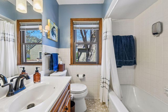 3001 Groveland School Road, Minnetonka, MN 55391