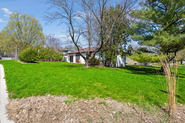 3001 Groveland School Road, Minnetonka, MN 55391