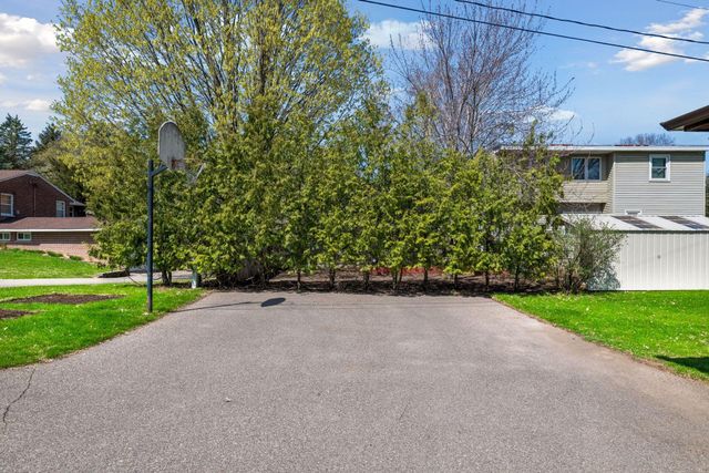 3001 Groveland School Road, Minnetonka, MN 55391