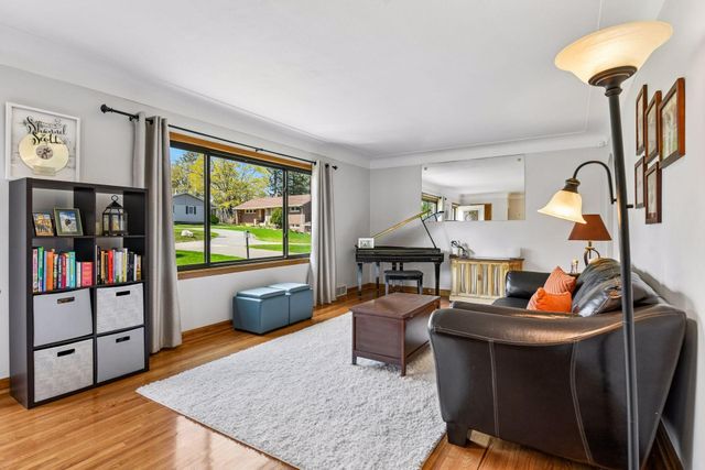 3001 Groveland School Road, Minnetonka, MN 55391