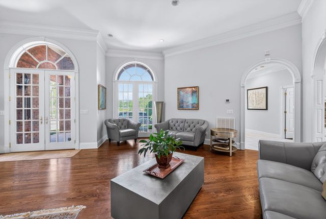 318 Hurst Dr, Old Hickory, TN 37138