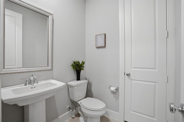 1915 Hillside Court, Van Alstyne, TX 75495