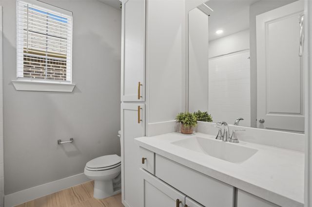 1915 Hillside Court, Van Alstyne, TX 75495