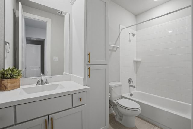 1915 Hillside Court, Van Alstyne, TX 75495