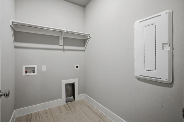 1915 Hillside Court, Van Alstyne, TX 75495