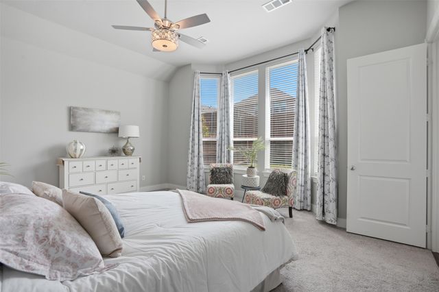 1915 Hillside Court, Van Alstyne, TX 75495