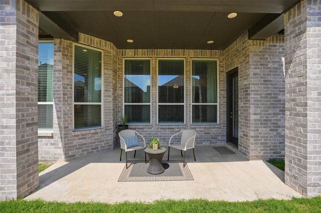 1915 Hillside Court, Van Alstyne, TX 75495