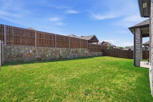 1915 Hillside Court, Van Alstyne, TX 75495