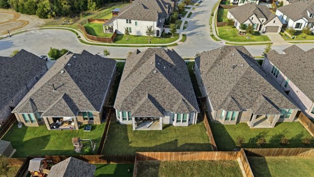 1915 Hillside Court, Van Alstyne, TX 75495