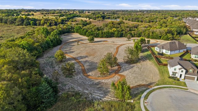 1915 Hillside Court, Van Alstyne, TX 75495