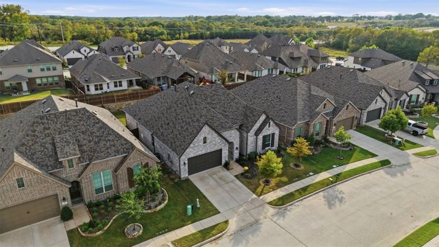 1915 Hillside Court, Van Alstyne, TX 75495