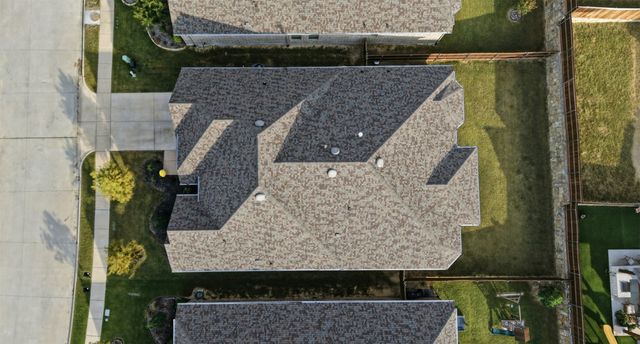 1915 Hillside Court, Van Alstyne, TX 75495