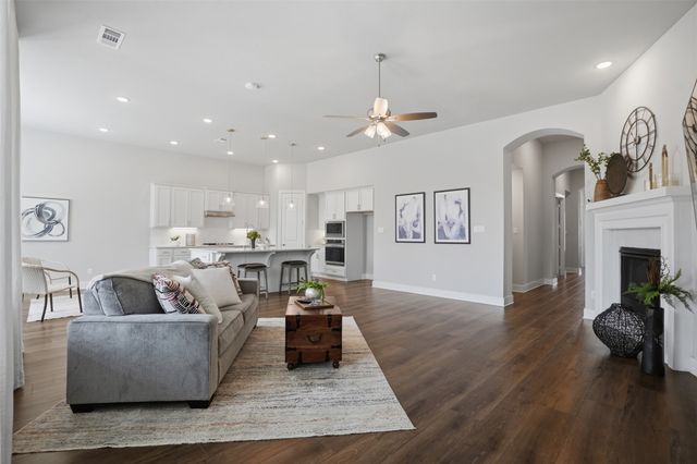 1915 Hillside Court, Van Alstyne, TX 75495