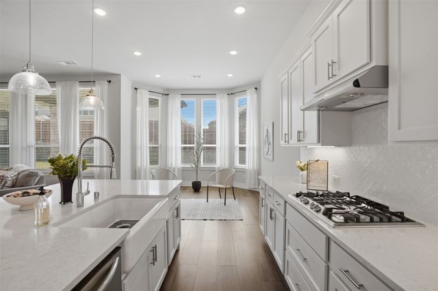 1915 Hillside Court, Van Alstyne, TX 75495