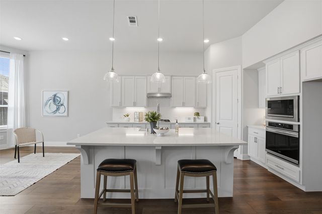 1915 Hillside Court, Van Alstyne, TX 75495