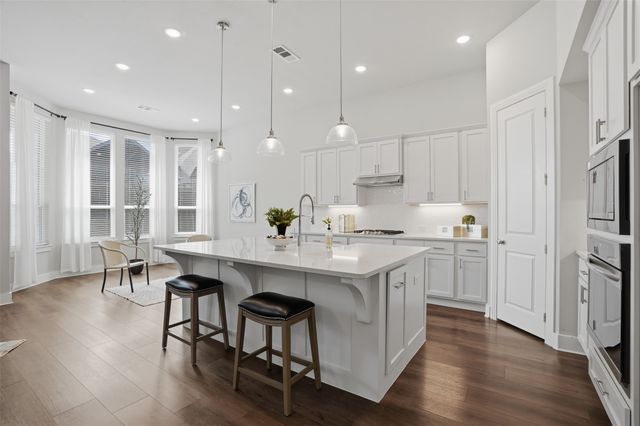 1915 Hillside Court, Van Alstyne, TX 75495