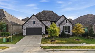 1915 Hillside Court, Van Alstyne, TX 75495