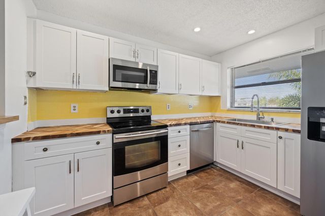 1210 SE Parkview Place 9, Stuart, FL 34994