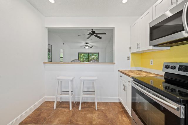 1210 SE Parkview Place 9, Stuart, FL 34994