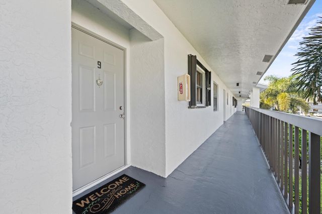 1210 SE Parkview Place 9, Stuart, FL 34994