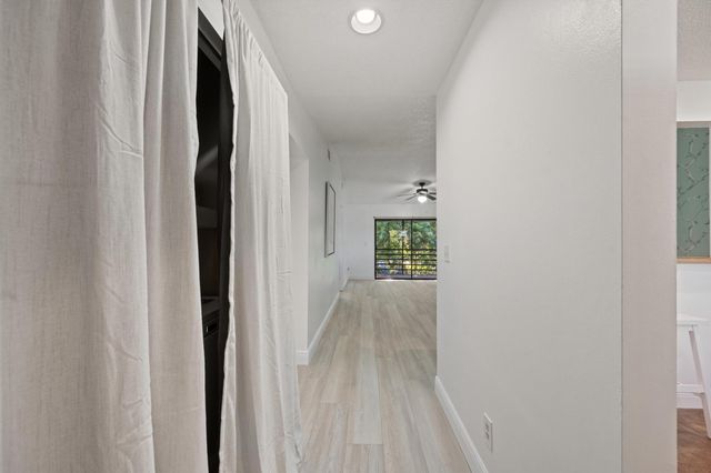 1210 SE Parkview Place 9, Stuart, FL 34994